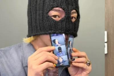 G-Dragon fait sensation Avec son Look Original de cambrioleur Alors que BIGBANG célèbre son 20e Anniversaire Avec Une Tournée mondiale